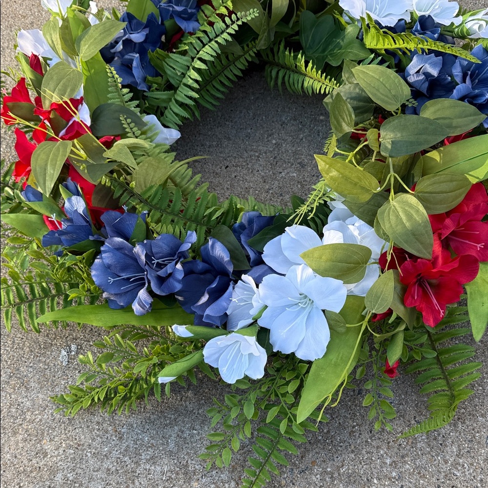 Frontgate Red, White & Blue Wreath - NWOT - Picture 8 of 16